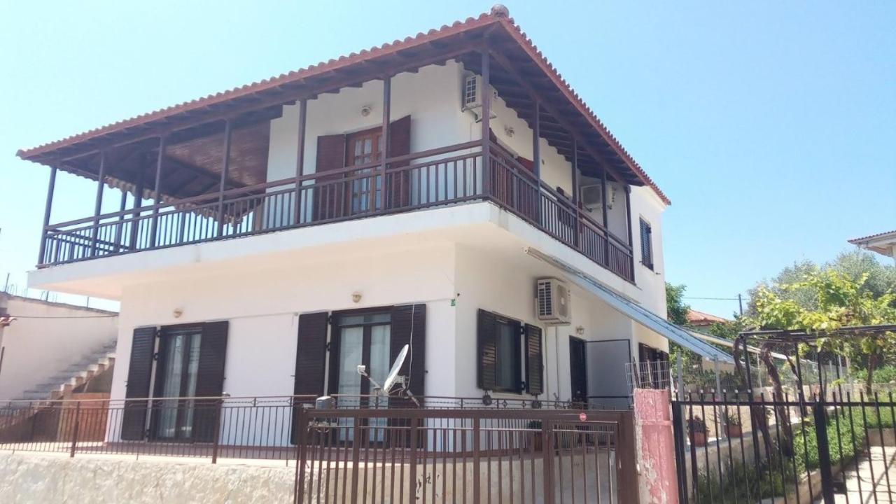 Villa Balcony With View Korifásion Exterior foto