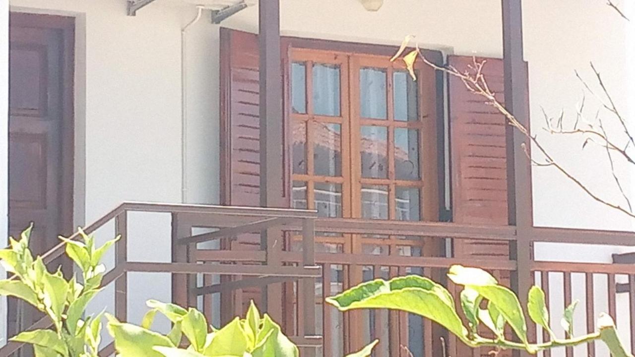 Villa Balcony With View Korifásion Exterior foto